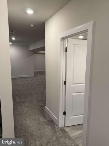 704 PEONY LN, Spring City, PA 19475