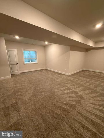 704 PEONY LN, Spring City, PA 19475