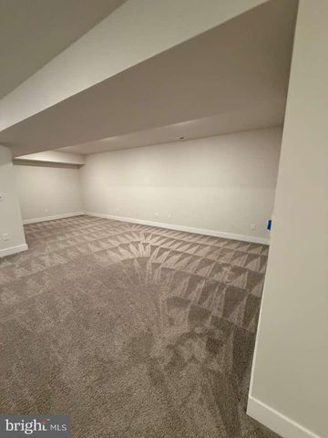 704 PEONY LN, Spring City, PA 19475