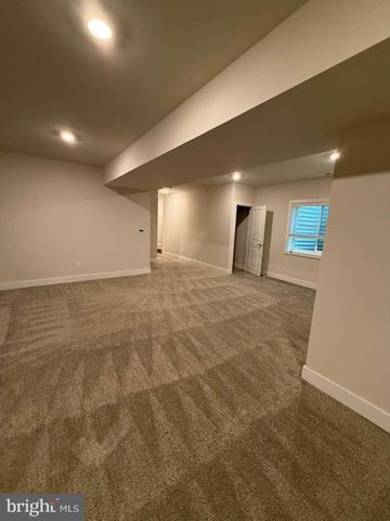 704 PEONY LN, Spring City, PA 19475