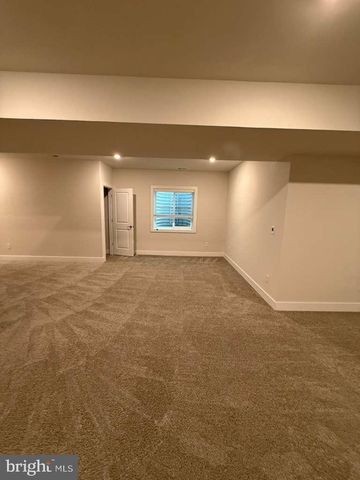 704 PEONY LN, Spring City, PA 19475
