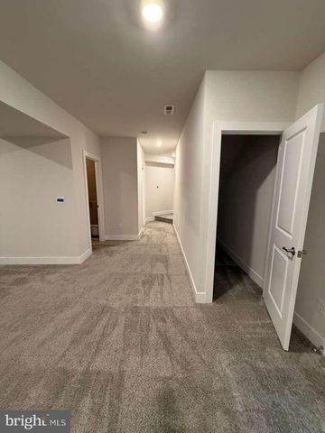 704 PEONY LN, Spring City, PA 19475