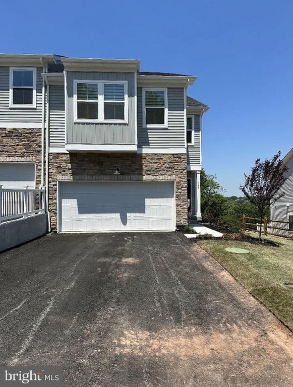 704 PEONY LN, Spring City, PA 19475