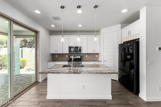 9916 E KINETIC Drive, Mesa, AZ 85212