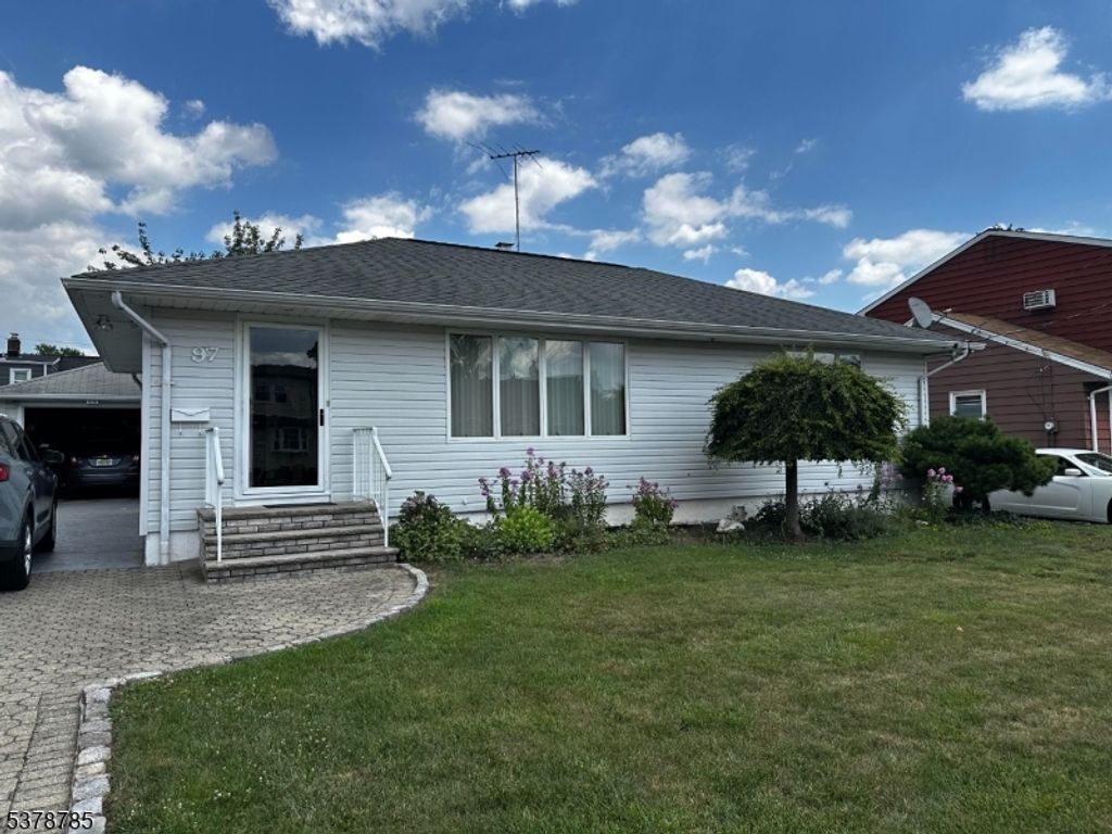 97 Susan Ct, Clifton City, NJ 07012