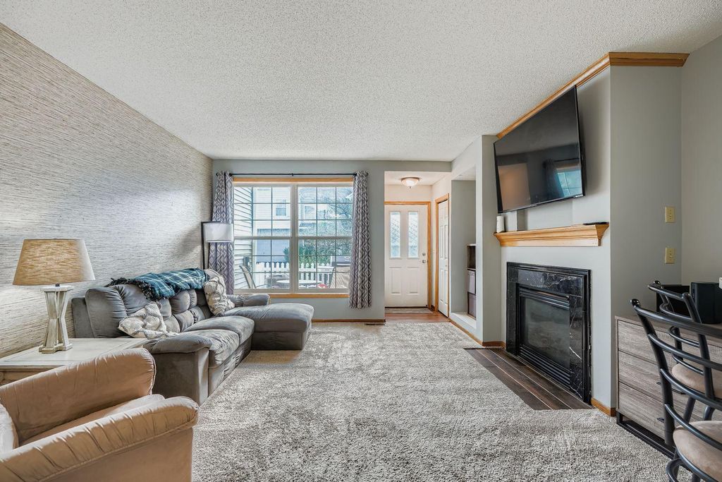 15040 Dunwood Trail 11, Apple Valley, MN 55124