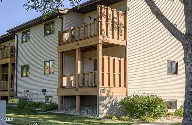 3241 Montreal Street, Bismarck, ND 58503 property photo