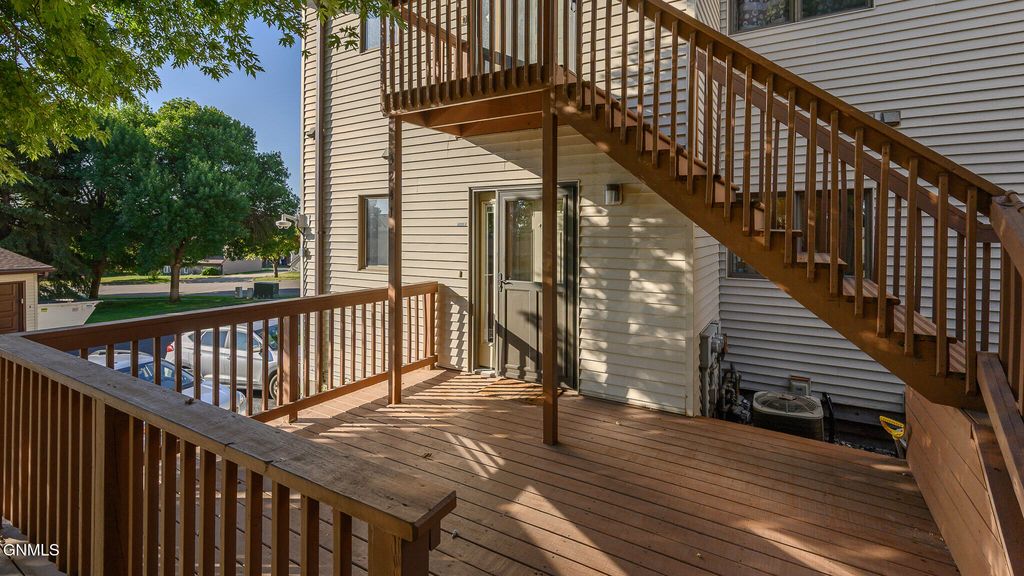 3241 Montreal Street, Bismarck, ND 58503 photo 2