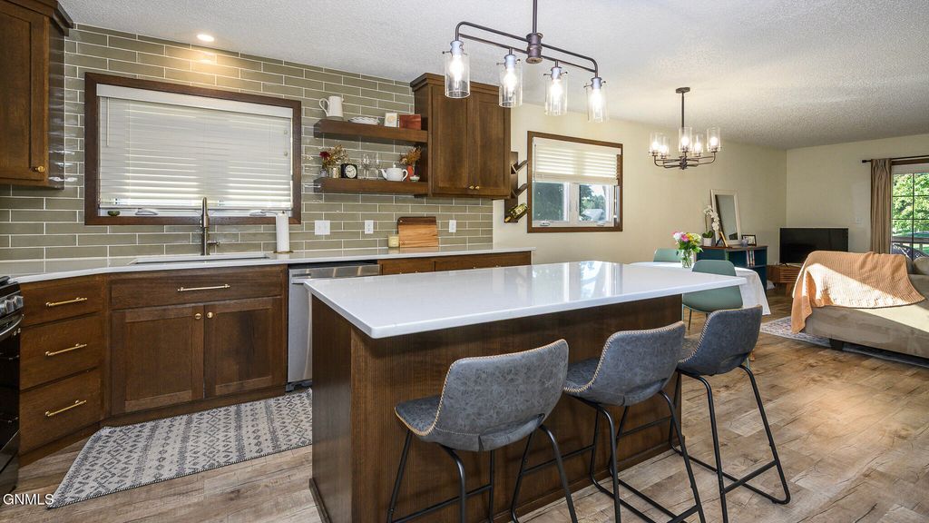 3241 Montreal Street, Bismarck, ND 58503 photo 4