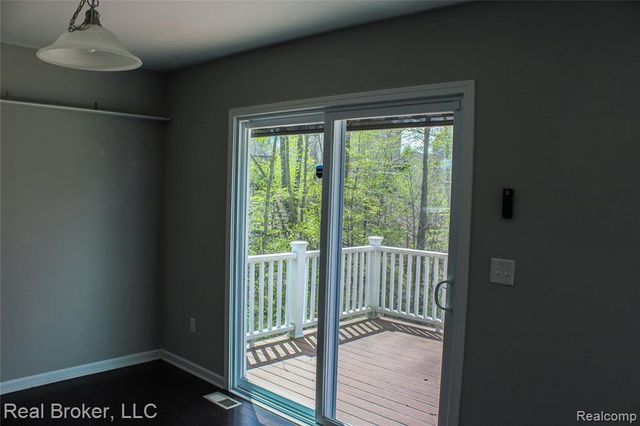 1313 Secretariat Way, Howell, MI 48843