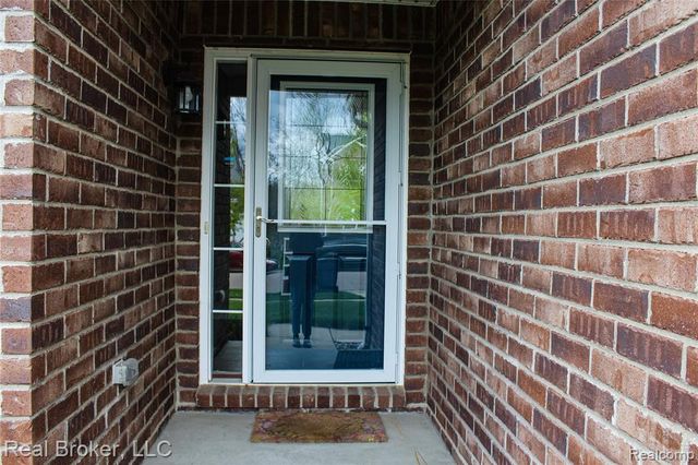1313 Secretariat Way, Howell, MI 48843