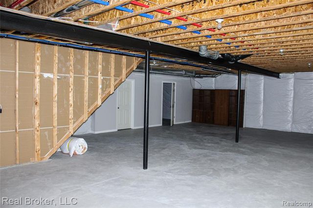 1313 Secretariat Way, Howell, MI 48843