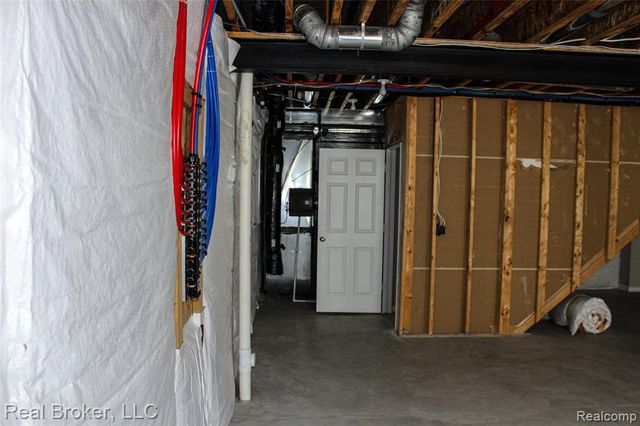 1313 Secretariat Way, Howell, MI 48843
