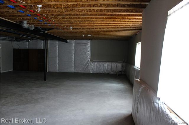 1313 Secretariat Way, Howell, MI 48843