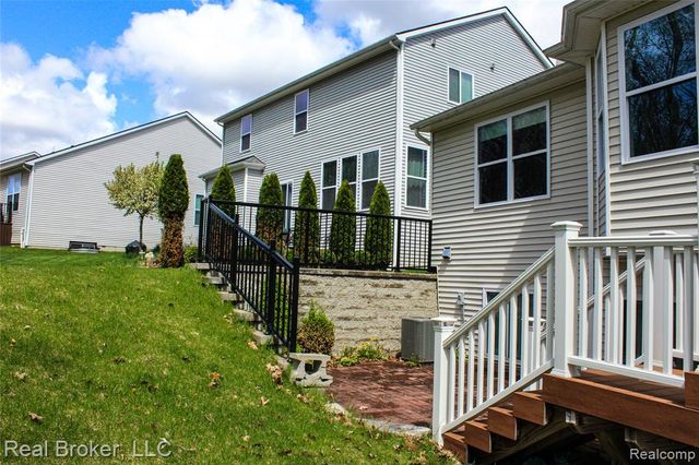 1313 Secretariat Way, Howell, MI 48843