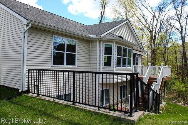1313 Secretariat Way, Howell, MI 48843