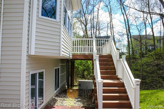 1313 Secretariat Way, Howell, MI 48843