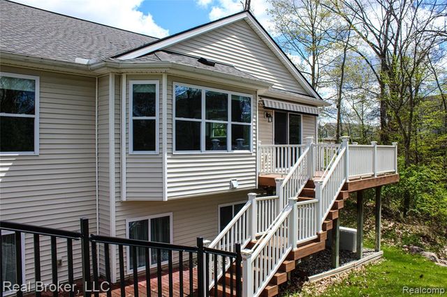1313 Secretariat Way, Howell, MI 48843