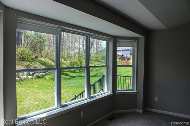 1313 Secretariat Way, Howell, MI 48843