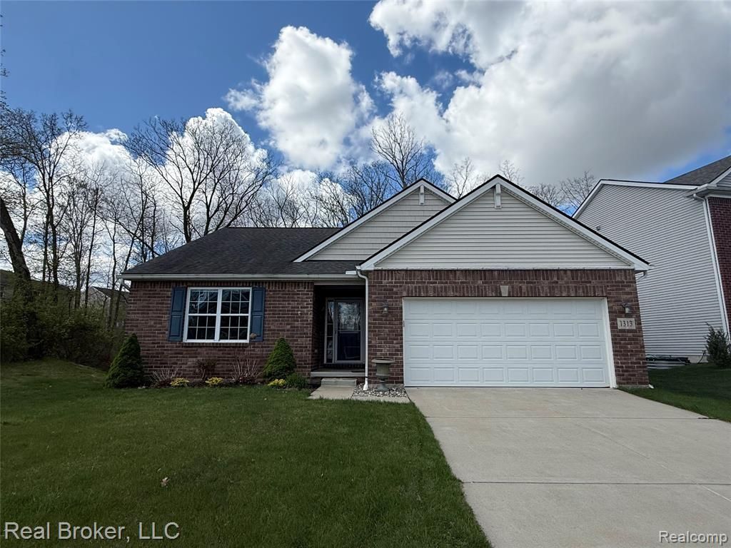 1313 Secretariat Way, Howell, MI 48843