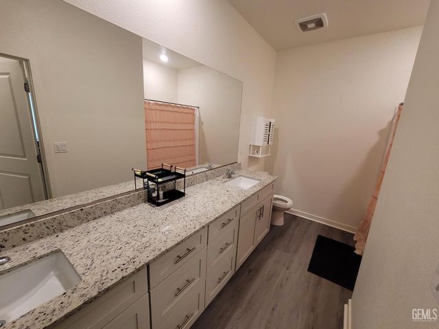 4917 Chukchansi Avenue, Bakersfield, CA 93306