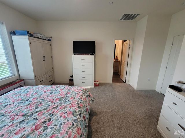 4917 Chukchansi Avenue, Bakersfield, CA 93306