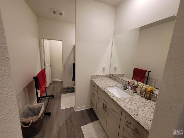 4917 Chukchansi Avenue, Bakersfield, CA 93306