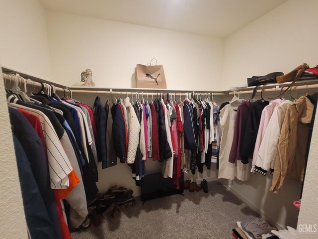 4917 Chukchansi Avenue, Bakersfield, CA 93306