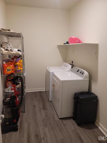 4917 Chukchansi Avenue, Bakersfield, CA 93306