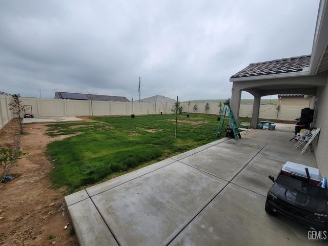 4917 Chukchansi Avenue, Bakersfield, CA 93306