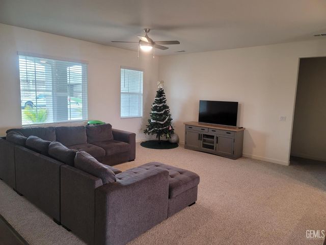 4917 Chukchansi Avenue, Bakersfield, CA 93306