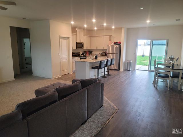 4917 Chukchansi Avenue, Bakersfield, CA 93306