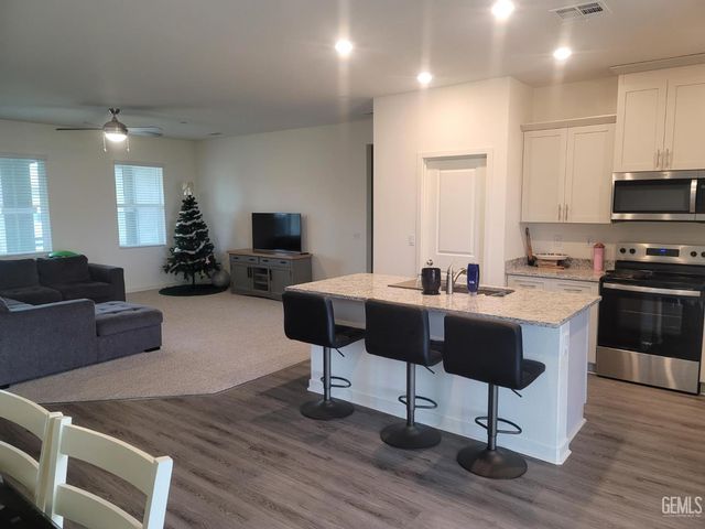 4917 Chukchansi Avenue, Bakersfield, CA 93306