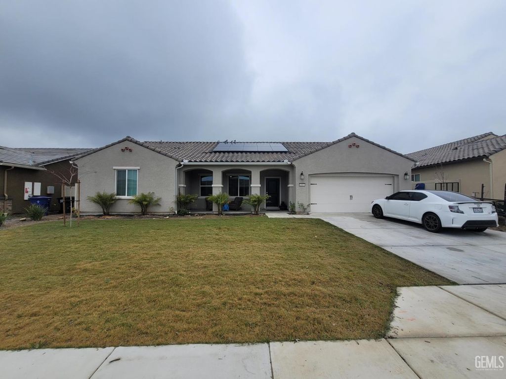 4917 Chukchansi Avenue, Bakersfield, CA 93306