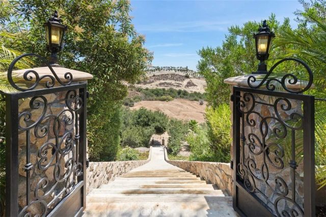 21128 Via Los Laureles, Murrieta, CA 92562