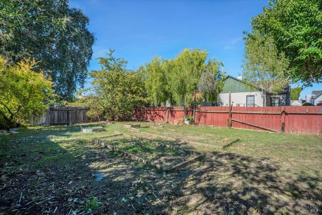 323 Hampshire St, Vallejo, CA 94590