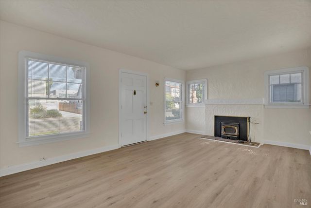 323 Hampshire St, Vallejo, CA 94590