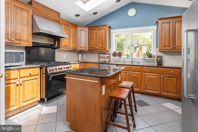 46 LAKE DR, Woodbury, NJ 08096