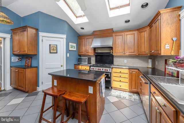 46 LAKE DR, Woodbury, NJ 08096