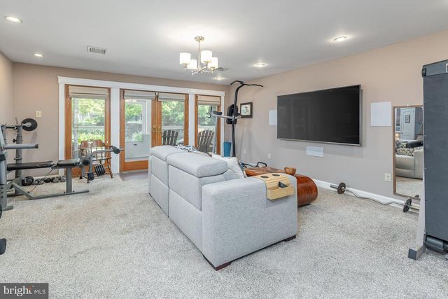 46 LAKE DR, Woodbury, NJ 08096
