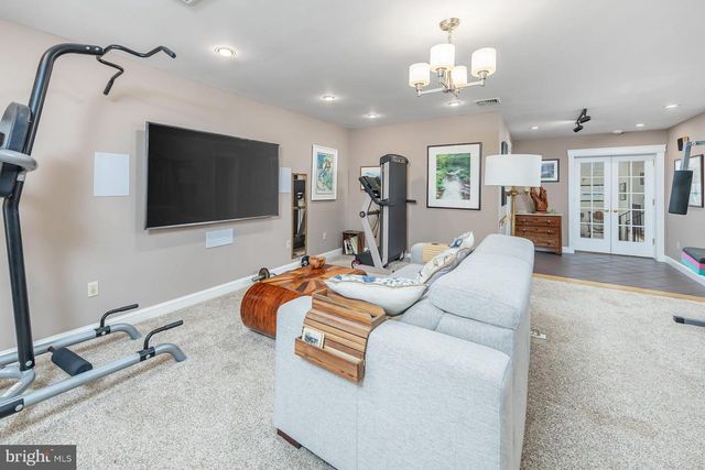 46 LAKE DR, Woodbury, NJ 08096