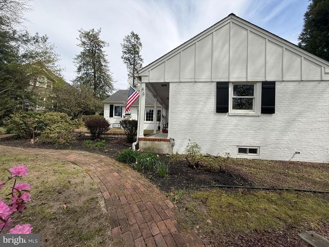 46 LAKE DR, Woodbury, NJ 08096