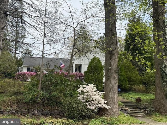46 LAKE DR, Woodbury, NJ 08096