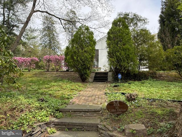 46 LAKE DR, Woodbury, NJ 08096