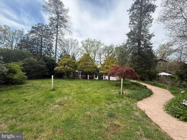 46 LAKE DR, Woodbury, NJ 08096