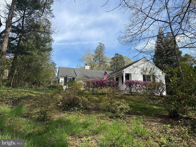 46 LAKE DR, Woodbury, NJ 08096
