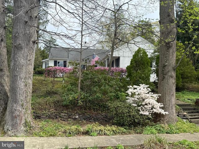 46 LAKE DR, Woodbury, NJ 08096