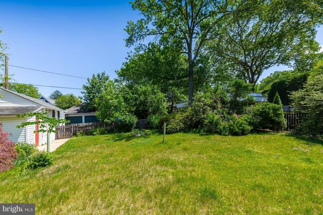 46 LAKE DR, Woodbury, NJ 08096