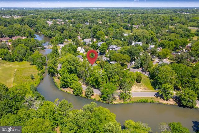 46 LAKE DR, Woodbury, NJ 08096