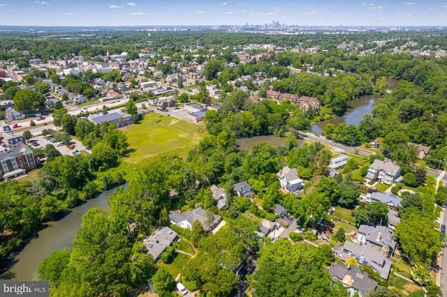 46 LAKE DR, Woodbury, NJ 08096